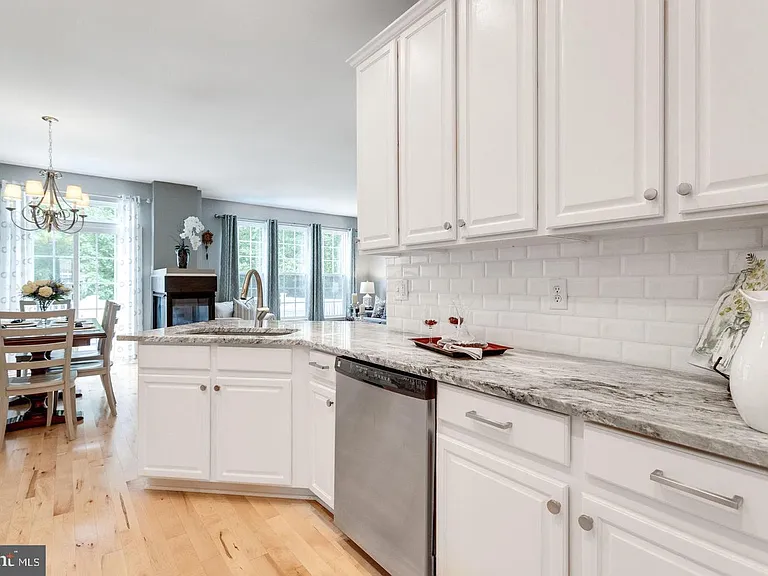 6485 Sutcliffe Dr — Photo 22
