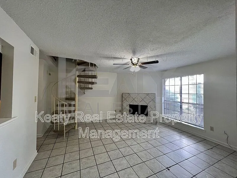 2 bed, 1.5 bath, 1100 sqft, $960 — Photo 1