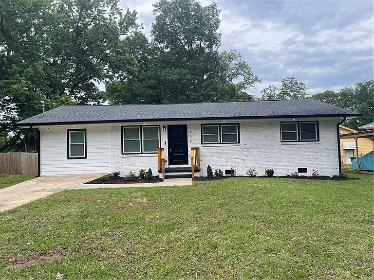 500 Hutchens Rd SE — Photo 1