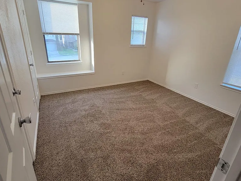 2726 Skyview Crest Ct — Photo 12