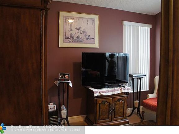 5th image of 9157 Cove Point Cir