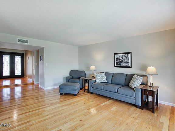 2nd image of 2527 W SURREY Avenue