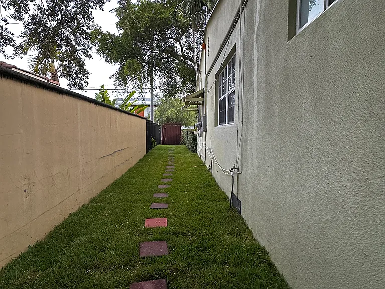 3467 SW 23rd St — Photo 17