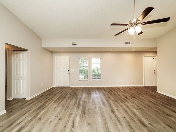 3rd image of 1828 Craven Dr
