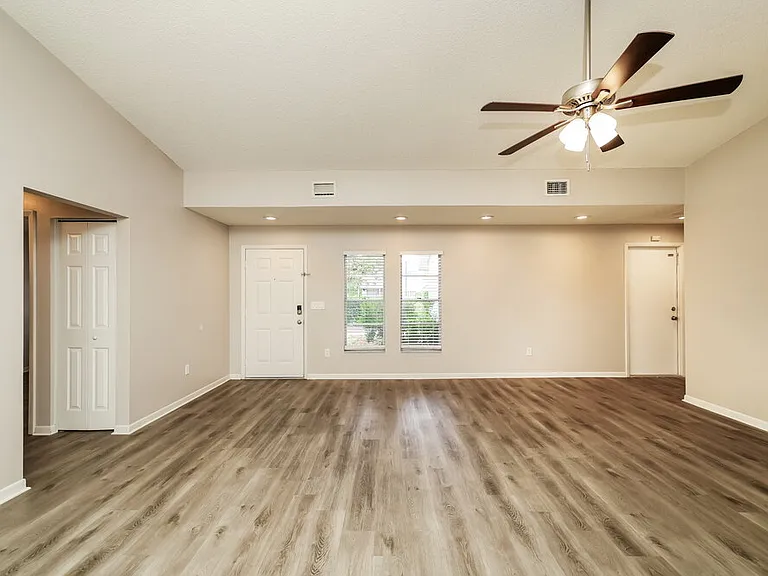 1828 Craven Dr — Photo 3