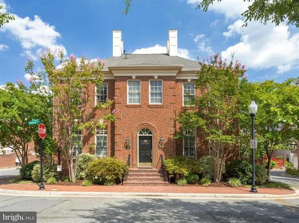 156 Martin La, Alexandria, VA 22304