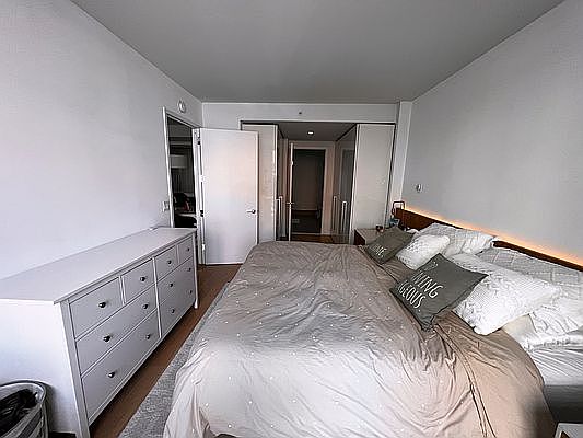 5th image of 540 W 49th St #201S