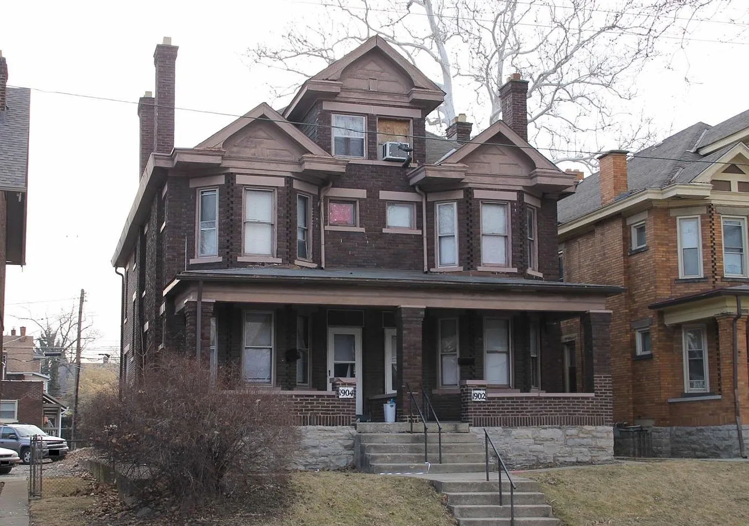 1902-04 Summit St — Photo 2