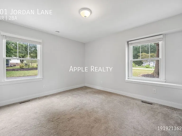 101 Jordan Ln — Photo 11