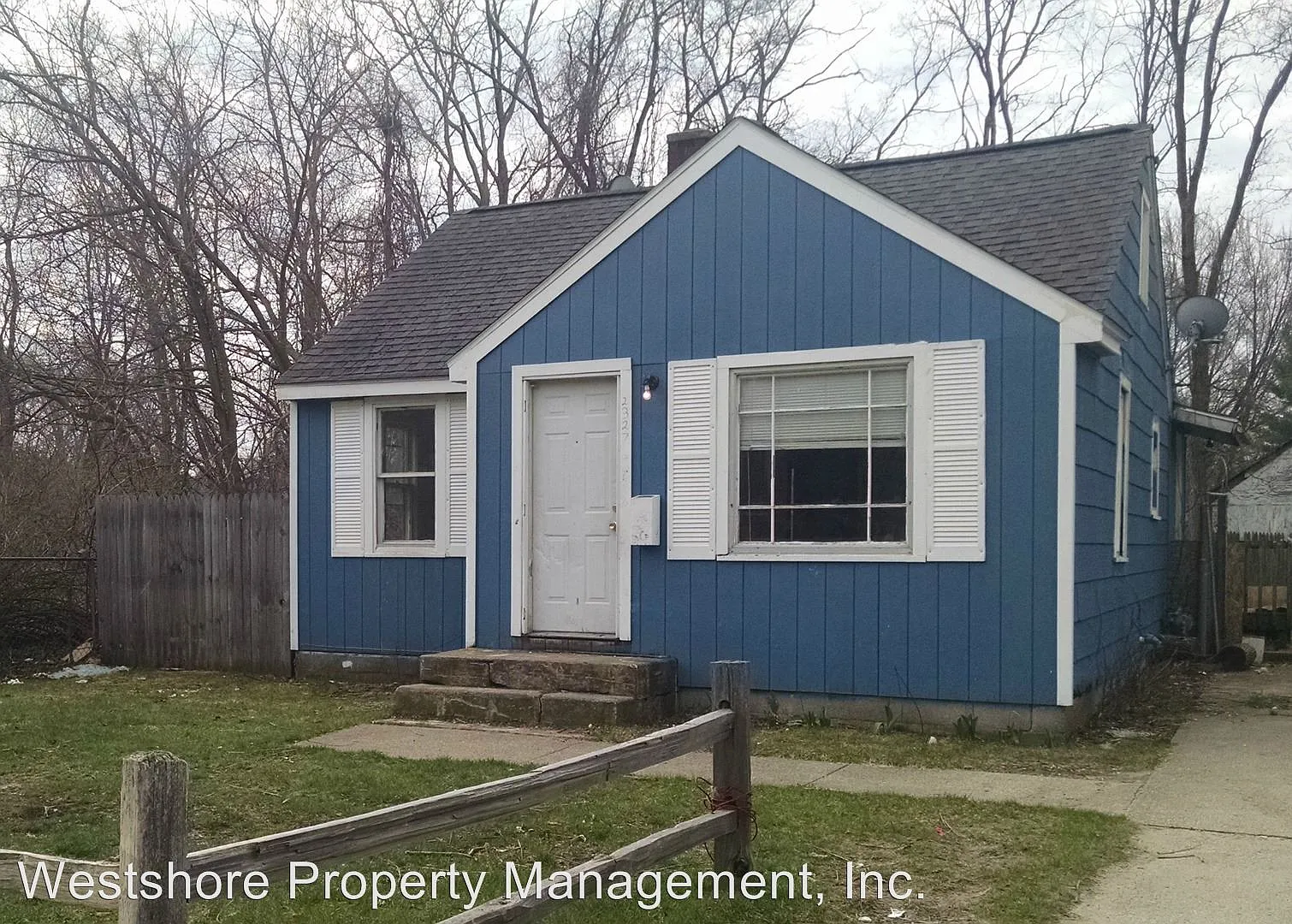2327 Warren Ave photo 1