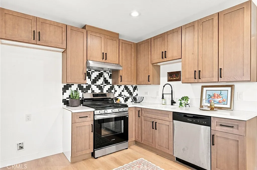 1 bed, 810 sqft, $2,745 — Photo 4