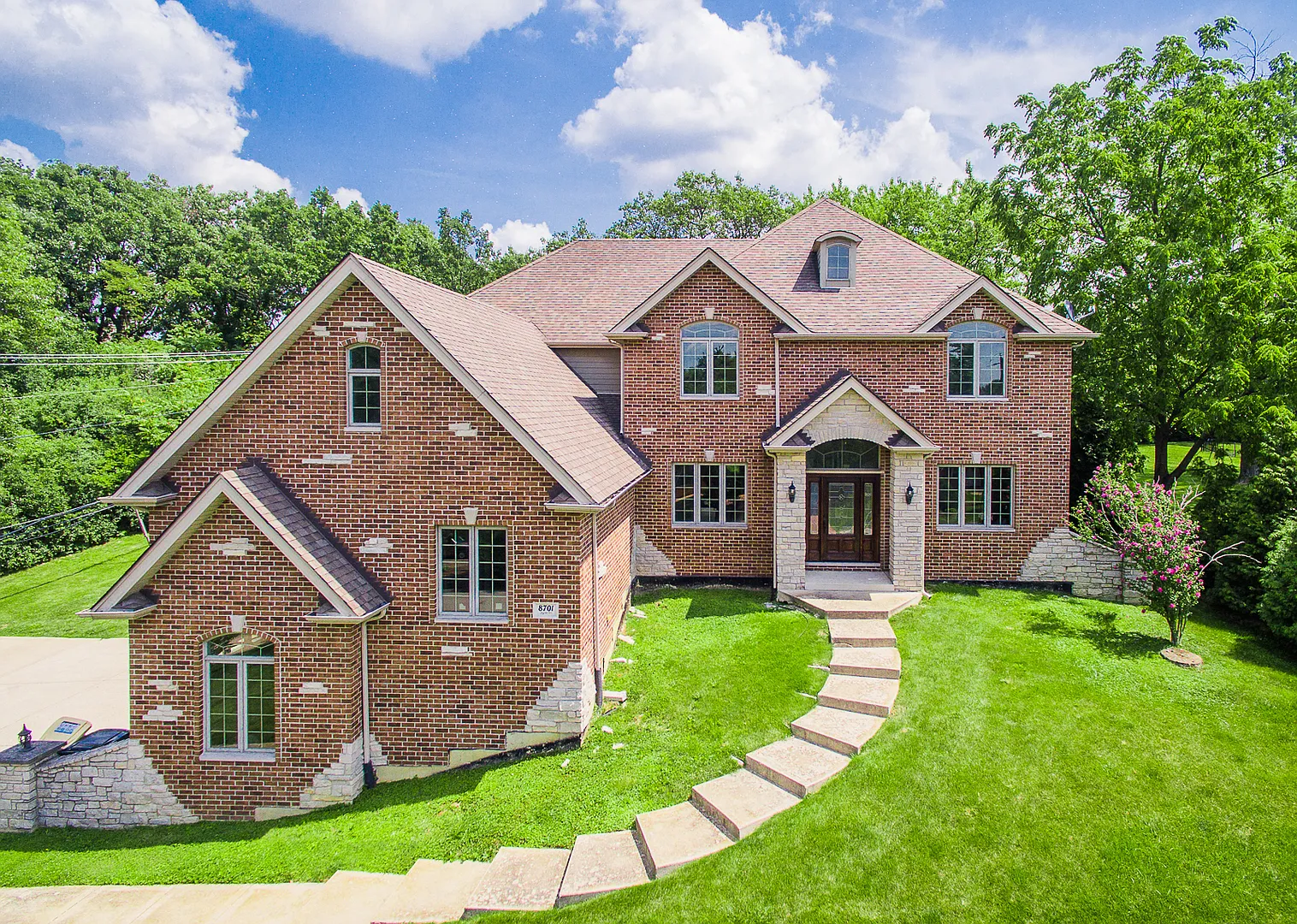8701 Skyline Dr photo 1