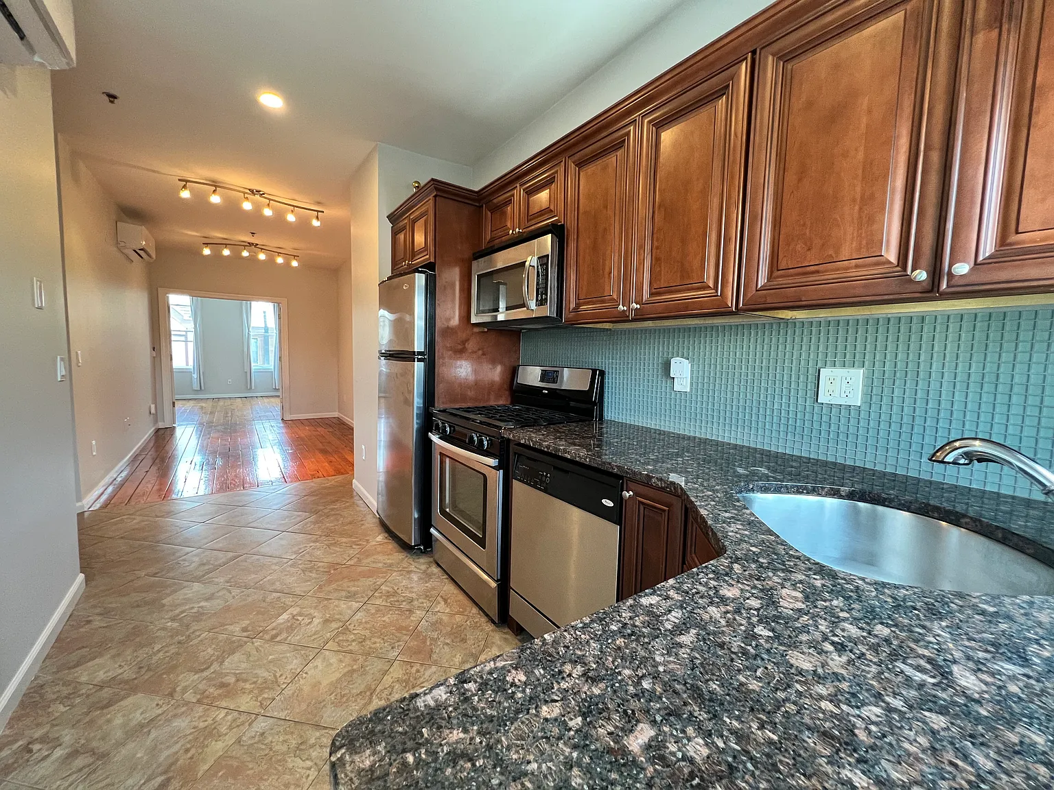 1 bed, 511 sqft, $2,615 — Photo 3