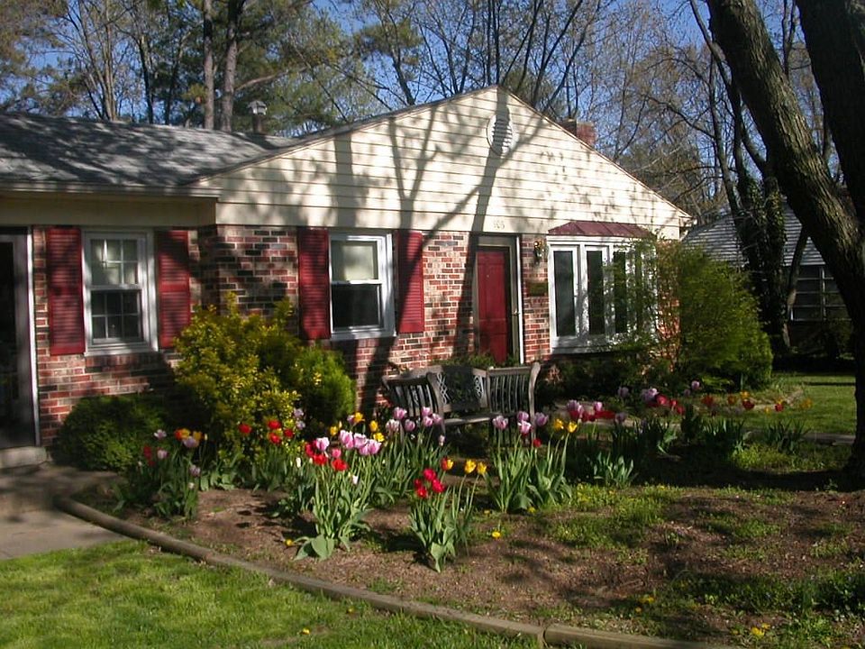 BEAUTIFUL TULIPS FILL THE FRONT FLOWER BED IN THE SPRING
