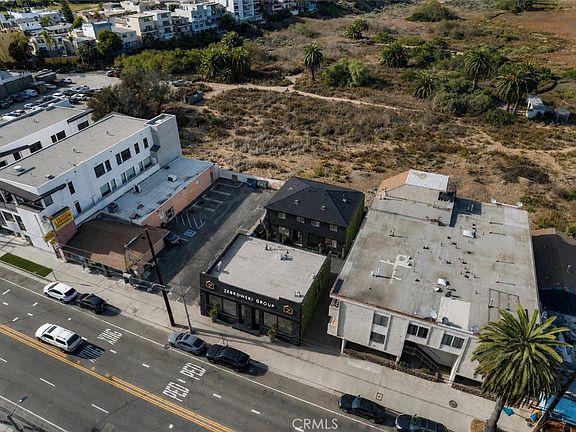 4th image of 323 Culver Blvd