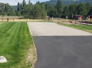 17 Sandtrap Ln, Blanchard, ID 83804