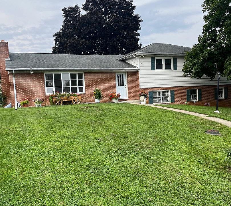 2nd image of 221 Harvest Ln