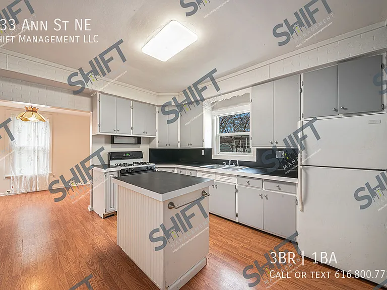 233 Ann St NE — Photo 5