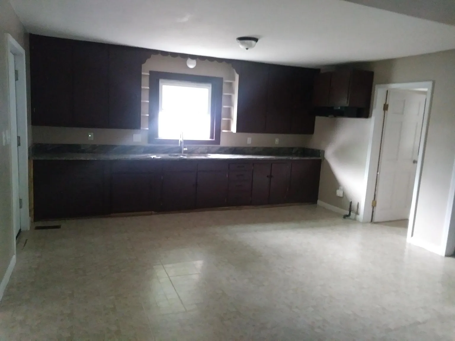 3 bed, 1200 sqft, $1,500 — Photo 2
