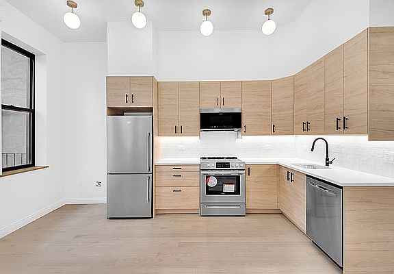 2nd image of 140 President St #1