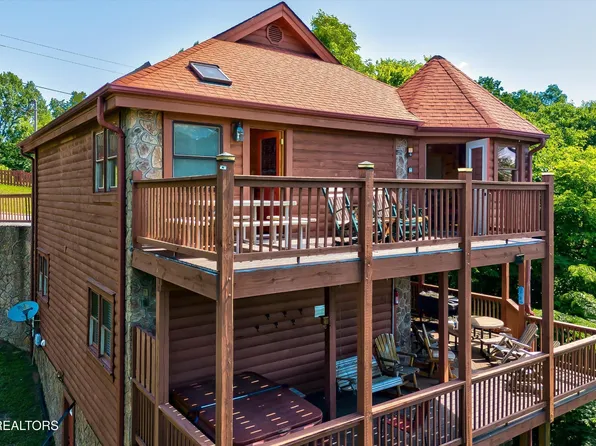 2054 Oakmont Dr, Sevierville, TN 37876