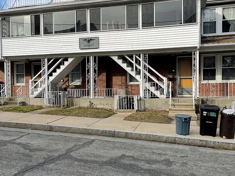 9 Hall St #1R — Photo 7