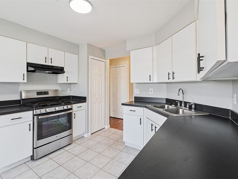 1st image of 12245R Woodglen Cir