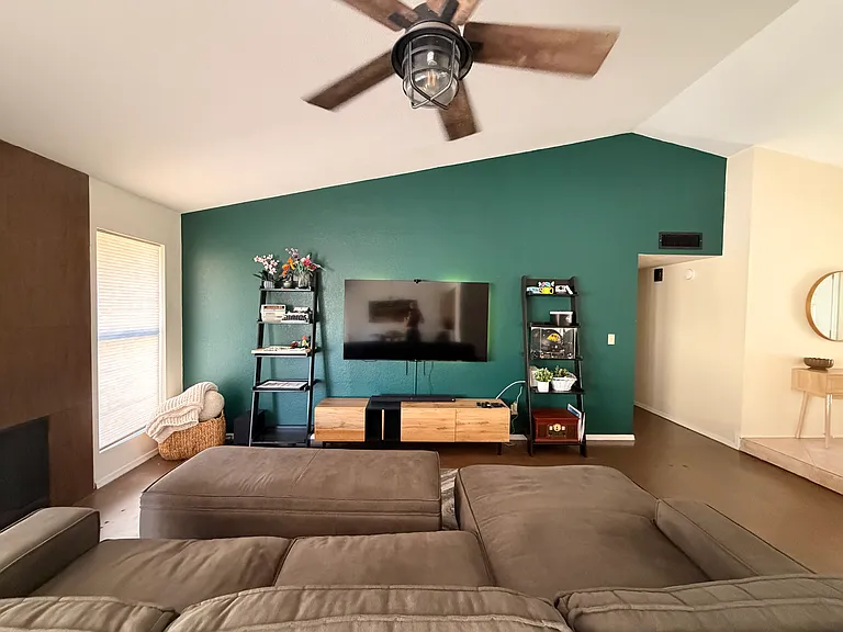 4310 E Amberwood Dr — Photo 2