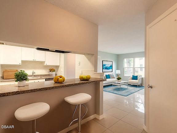 2nd image of 1401 S Palmetto Ave APT 200