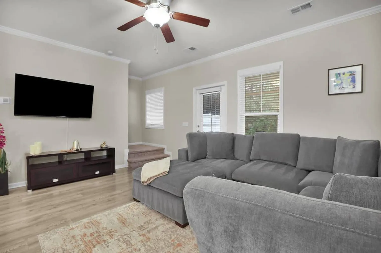 3 bed, 2.0 bath, 1636 sqft, $3,510 — Photo 3