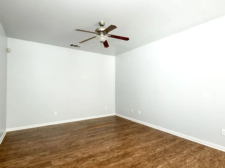 2802 Southampton Way — Photo 2