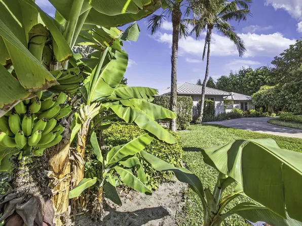 77 N Beach Road, Jupiter Island, FL 33455
