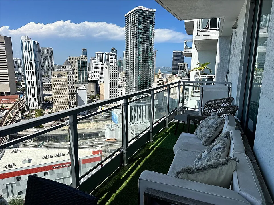 90 SW 3rd St #3107