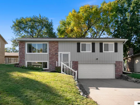 347 Michael Dr, Gretna, NE 68028
