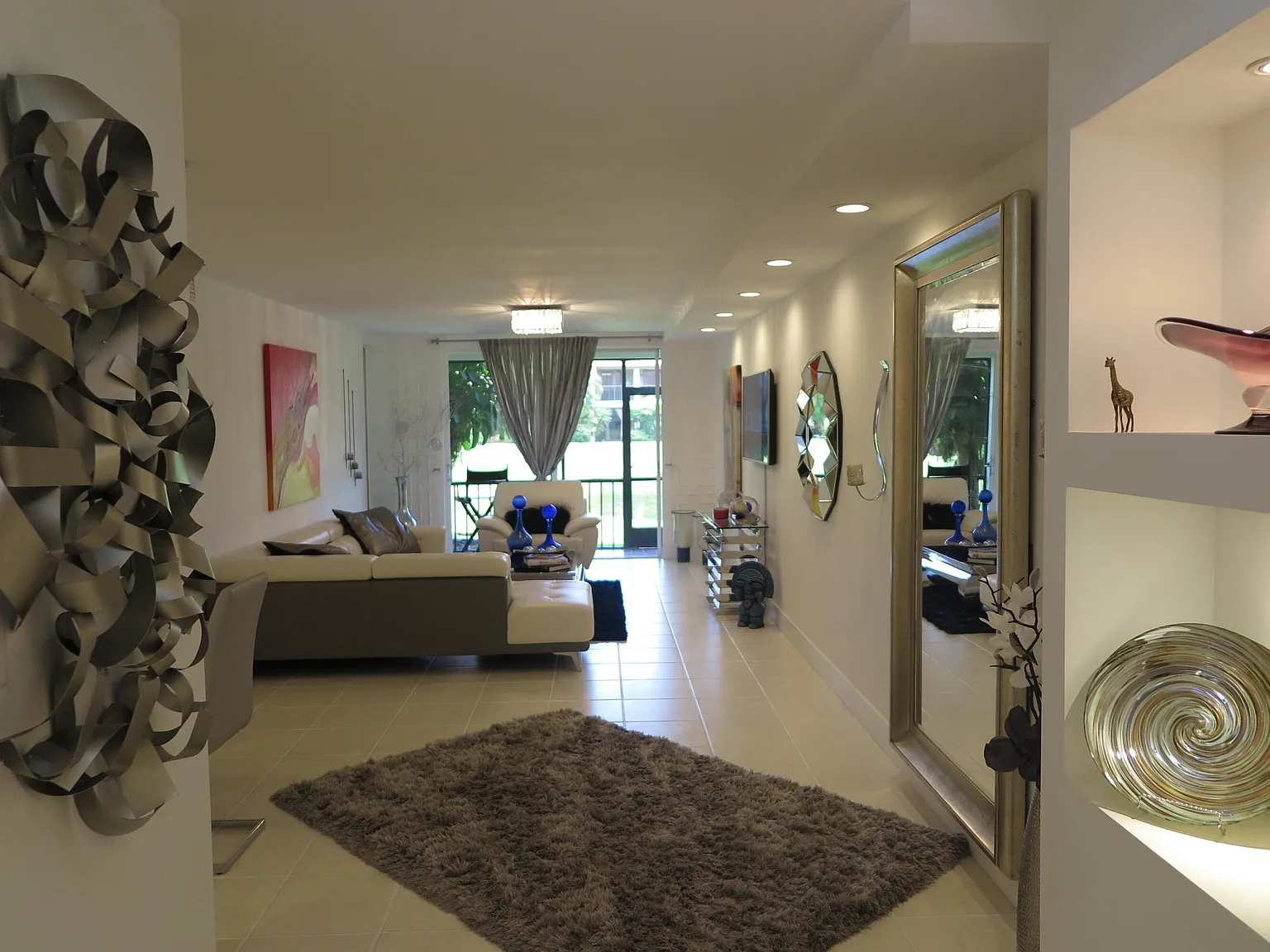 2 bed, 2.0 bath, 1300 sqft, $5,700 — Photo 4