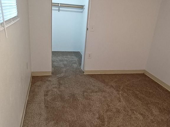 5th image of 4059 8th Ave NE #I