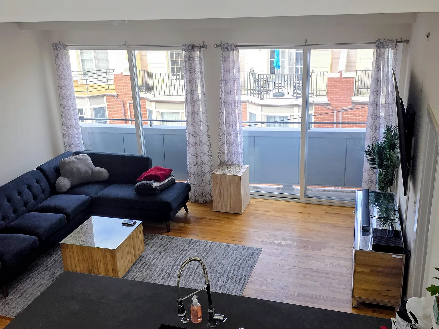 2 bed, 1240 sqft, $3,000 — Photo 3