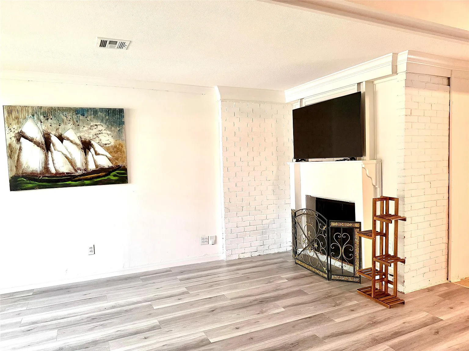 3 bed, 2.0 bath, 2292 sqft, $2,600 — Photo 4