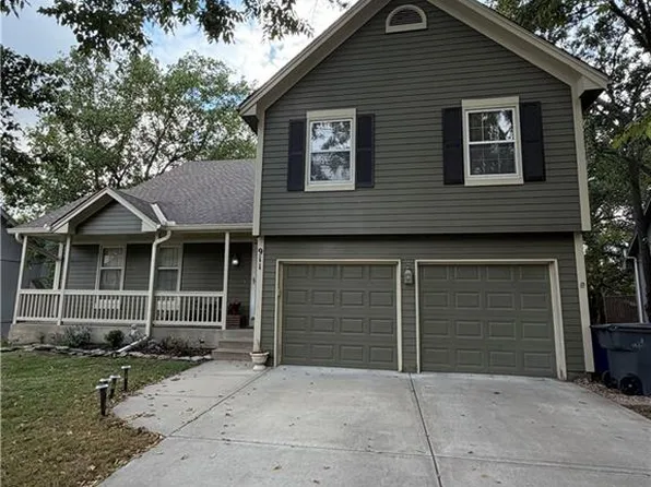 911 E Oakview St, Olathe, KS 66061
