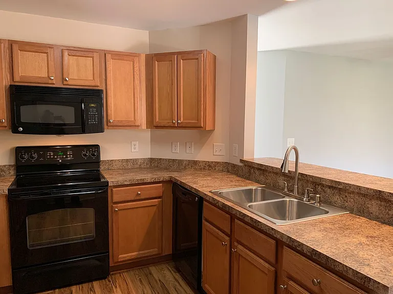 1032 Bridgeport Way — Photo 16