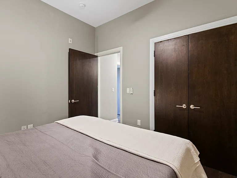 438 Selden St #302 — Photo 21
