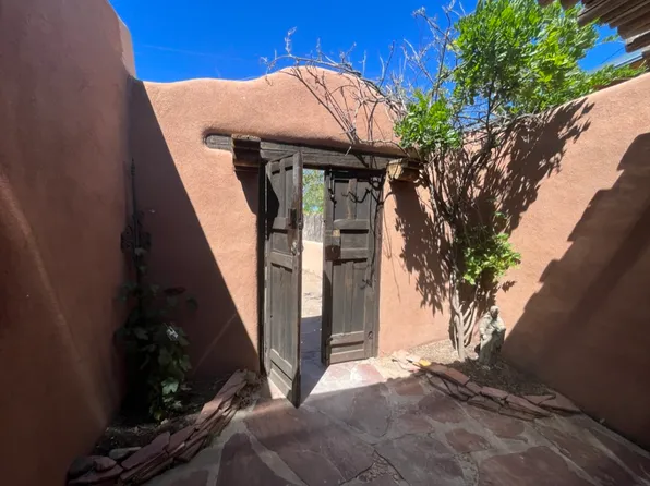 856 Dunlap St #A, Santa Fe, NM 87501