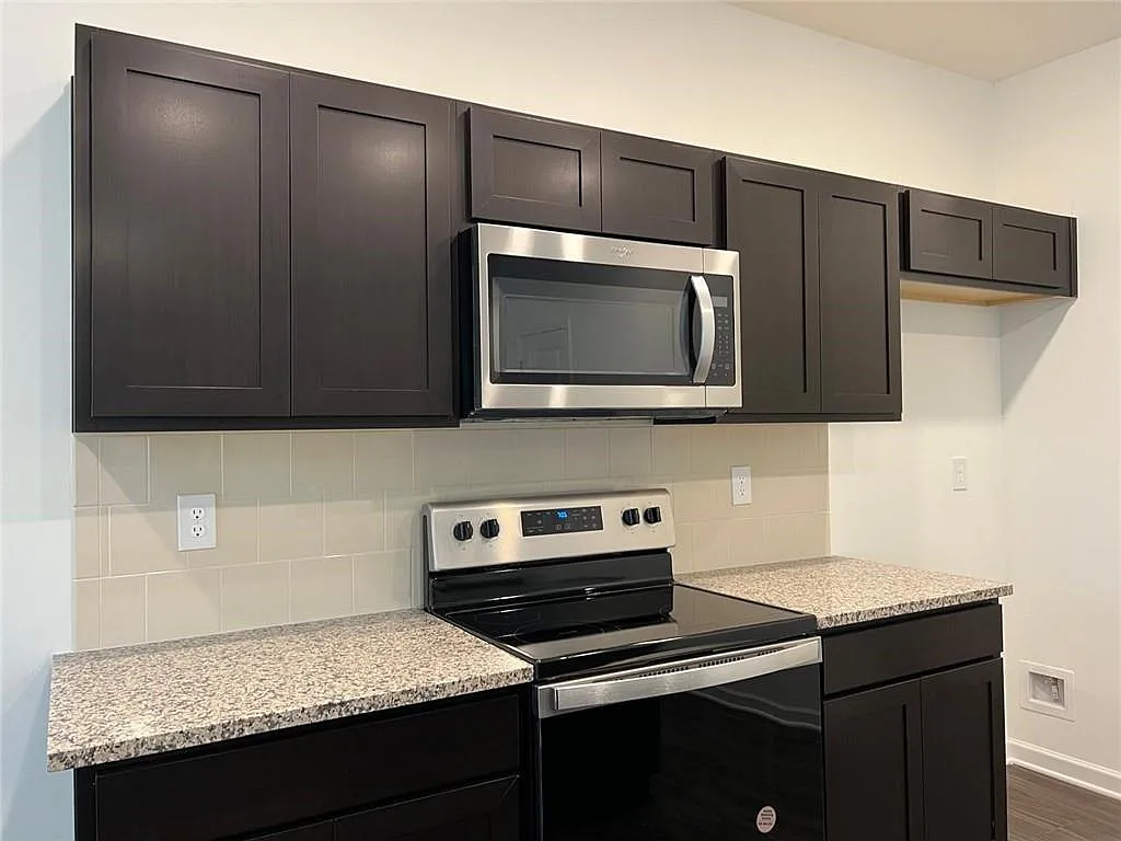 3 bed, 2.5 bath, 1746 sqft, $2,350 — Photo 4