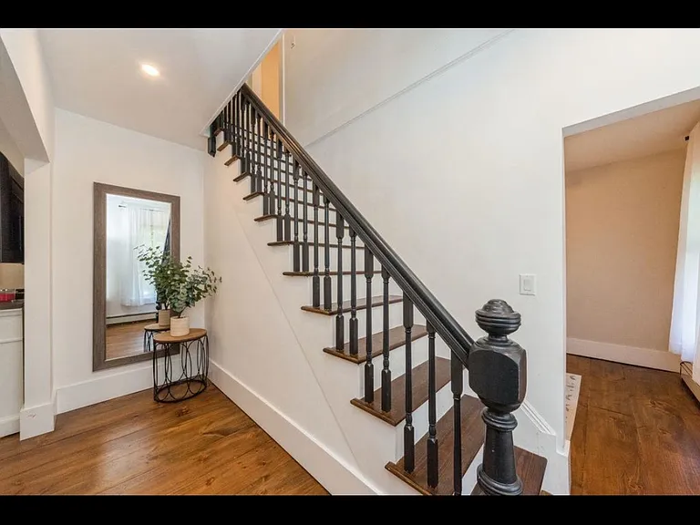 7 Bond St — Photo 6