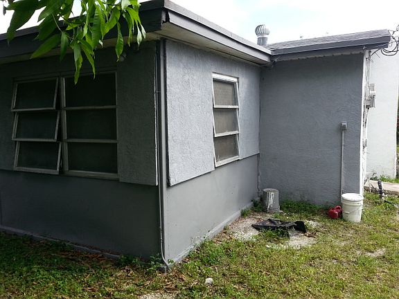 3rd image of 1041 NE 33rd St #2