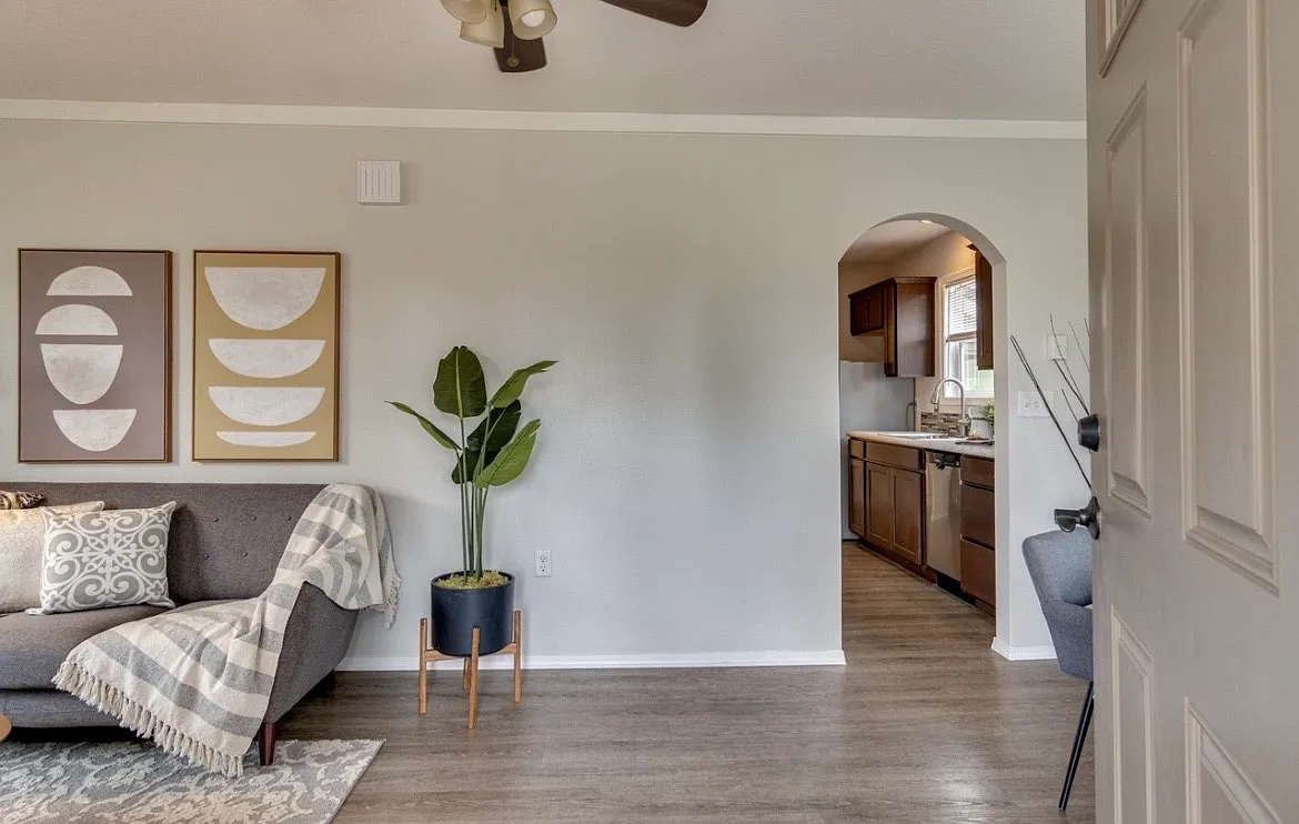 2 bed, 620 sqft, $2,100 — Photo 4