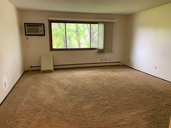 5th image of 3012 9 1/2 St N APT 304