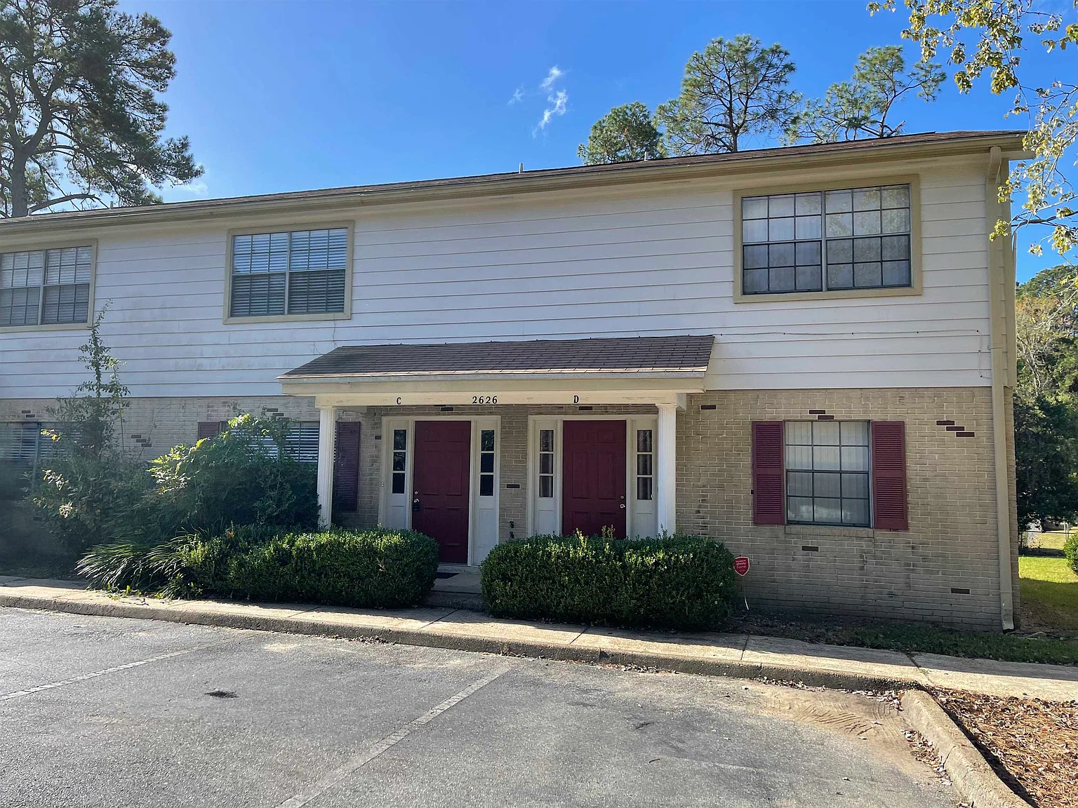 2 bed, 1.5 bath, 1200 sqft, $1,250 — Photo 1