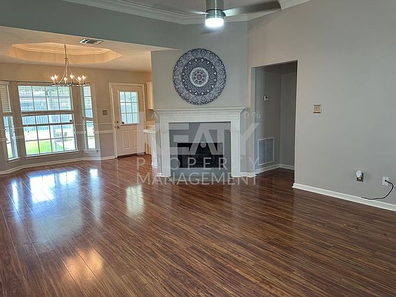 2nd image of 109 Meadow Gln
