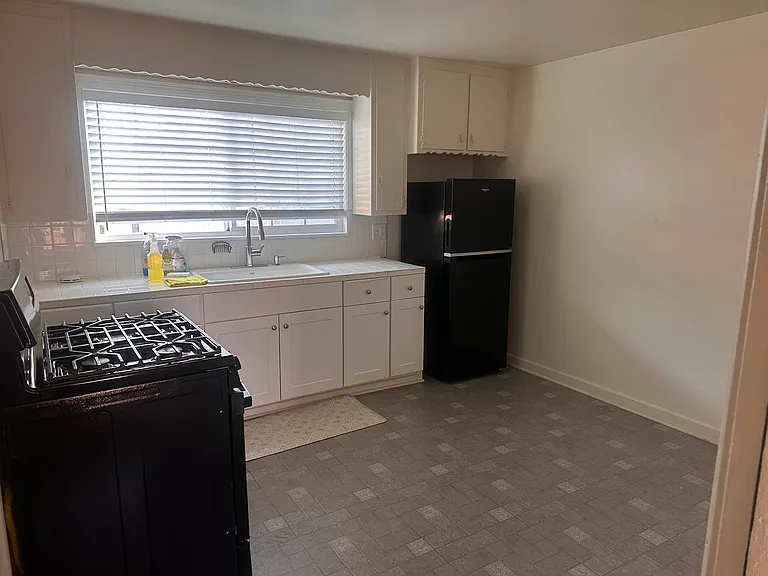 7932 1/2 Bell Gardens Ave — Photo 4